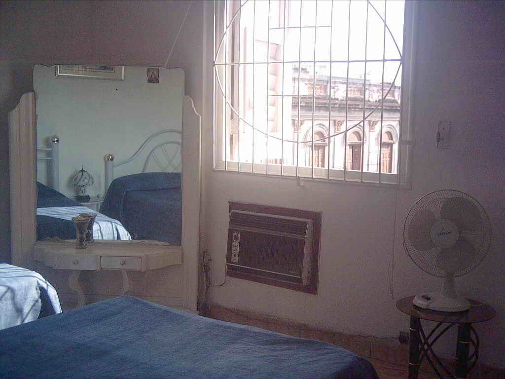 Room for rent of the particular house in old havana