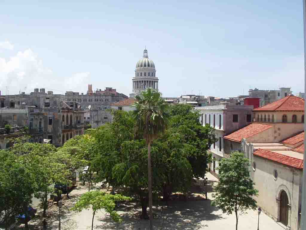 Vista del Parque Cristo en la habana vieja desde la casa